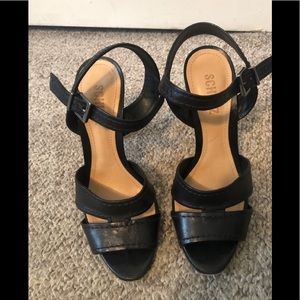 Schutz black leather sandals 8